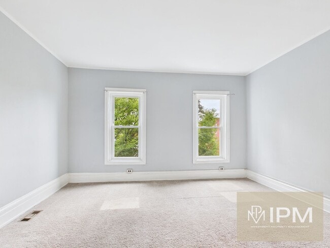 Building Photo - Available Now! Spacious 5 Bedroom, 1 Bath ...