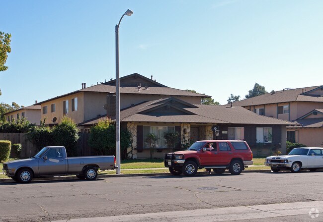 Primary Photo - 1100 Hull Pl