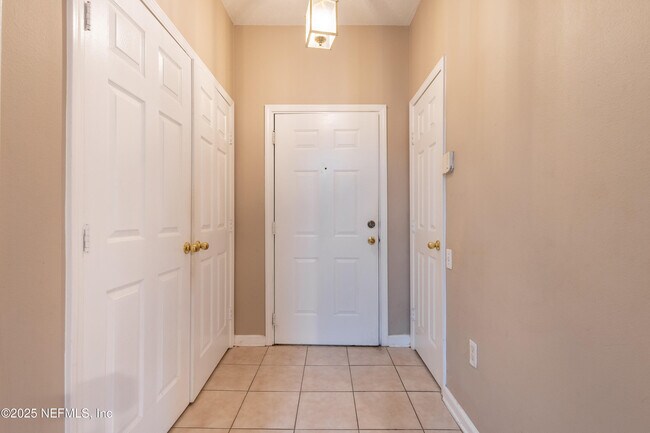 Building Photo - 10550 Baymeadows Rd