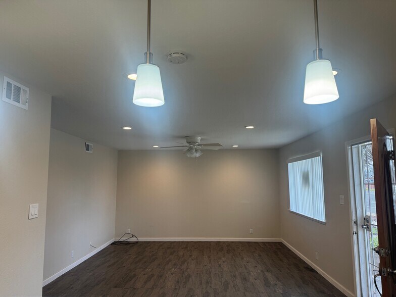 Building Photo - 1378 Branham Ln