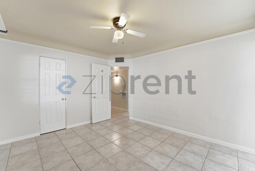 Building Photo - Unit