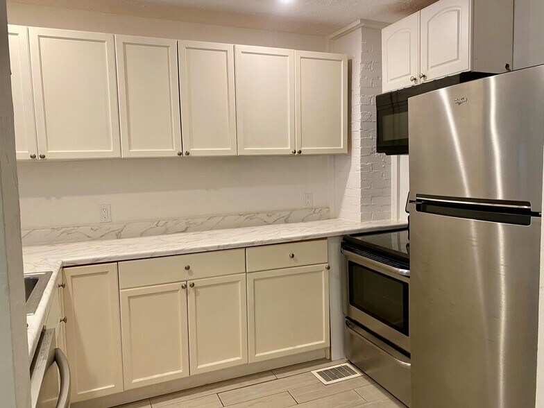 Building Photo - 251 Mateo Way NE