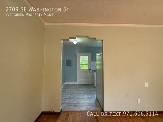 Building Photo - 2709 SE Washington St