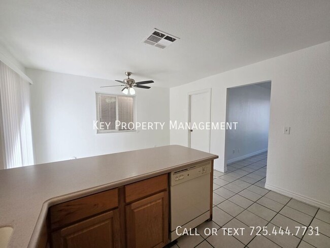 Building Photo - 3 BEDROOM 2 BATH SINGLE STORY HENDERSON HO...