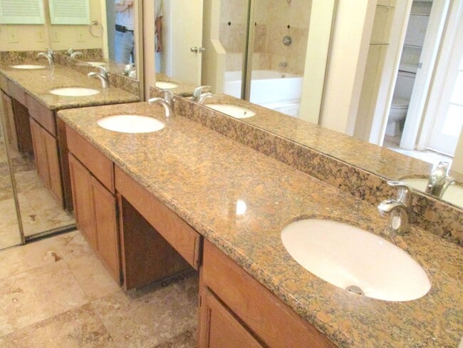 Building Photo - GET A BIG HOUSE FOR A SMALL PRICE IN BEAR CREEK