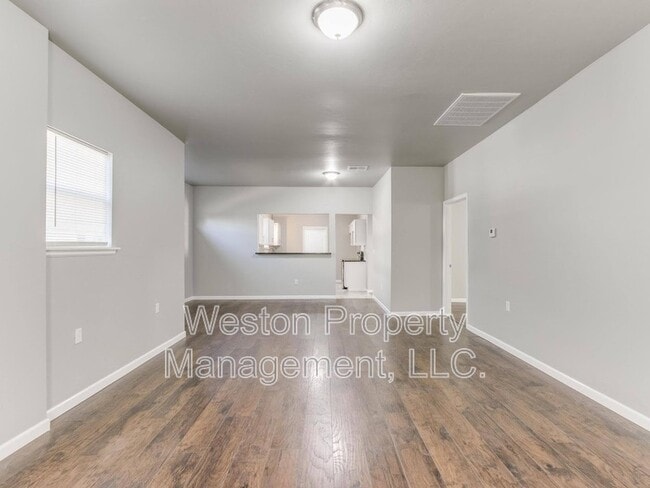 Building Photo - 721 N Louisa Ave