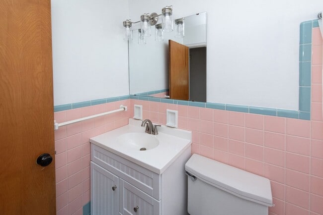 Building Photo - WESTWOOD-4 BEDROOM 2 BATH WITH OPEN FLOOR ...