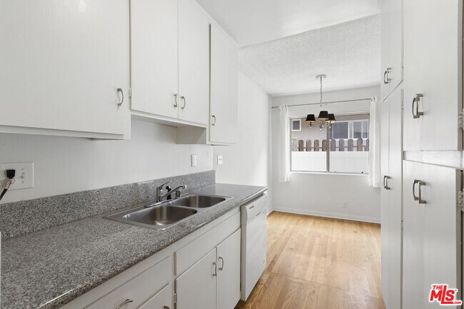 Building Photo - 11947 Kiowa Ave