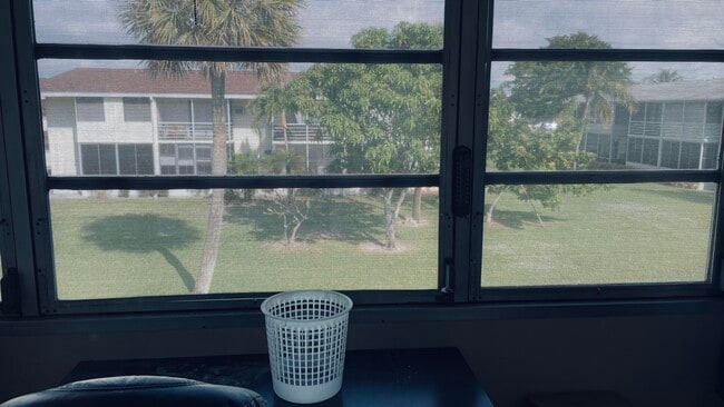 Building Photo - 23 Easthampton A