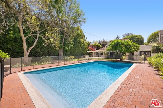 Building Photo - 712 N Rodeo Dr