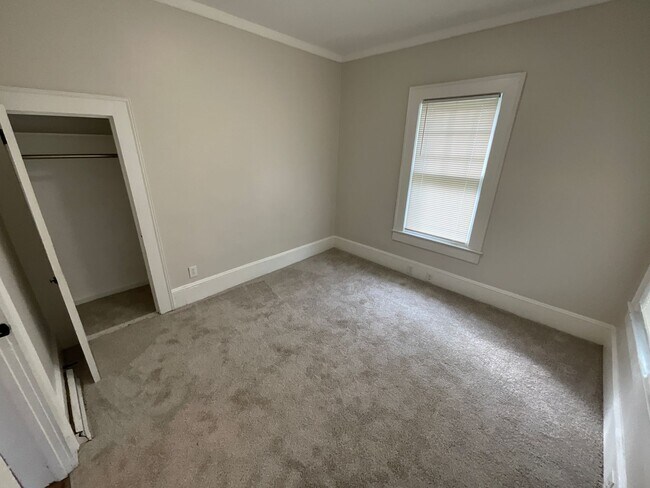 Building Photo - Charming 3 bedroom/1.5 bathroom REMODELED home close to High Point University