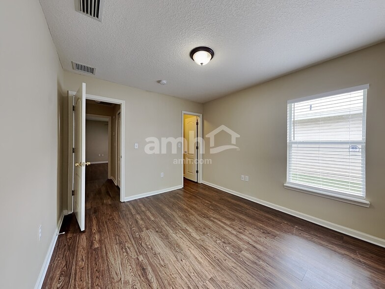 Building Photo - 6732 Gentle Oaks Dr