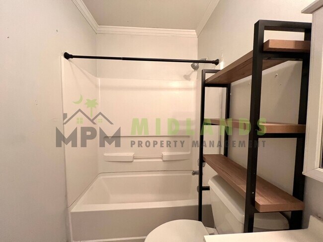 Building Photo - 3425 Manor Ave