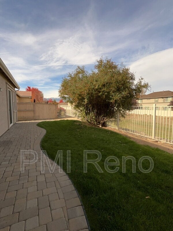 Building Photo - 10719 Grayslake Dr