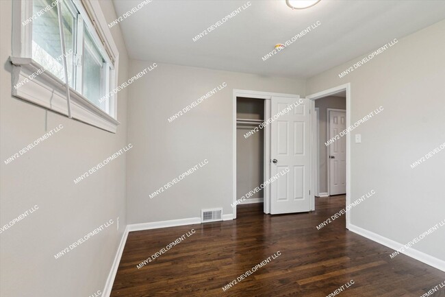 Building Photo - Completely Renovated 3-bedroo, 1.5-bathroo...