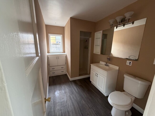 Building Photo - Charming and spacious Needles home