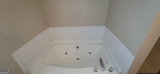 Building Photo - 346 Summer Hill Cir