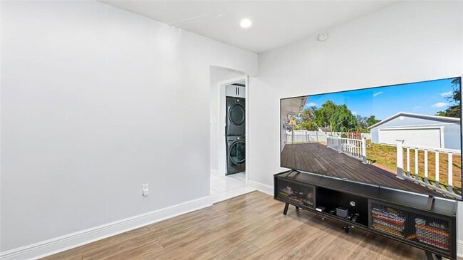 Building Photo - 1416 E Frierson Ave