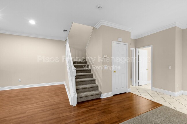 Building Photo - 6223 Avenida De Las Vistas