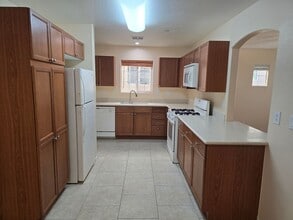 Building Photo - 9160 Column Ct