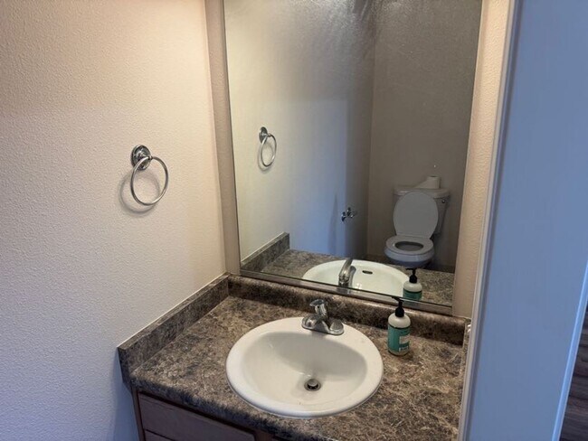 Building Photo - Stunning 2 Bed, 2.5 Bath Townhouse — Fully Renovated!