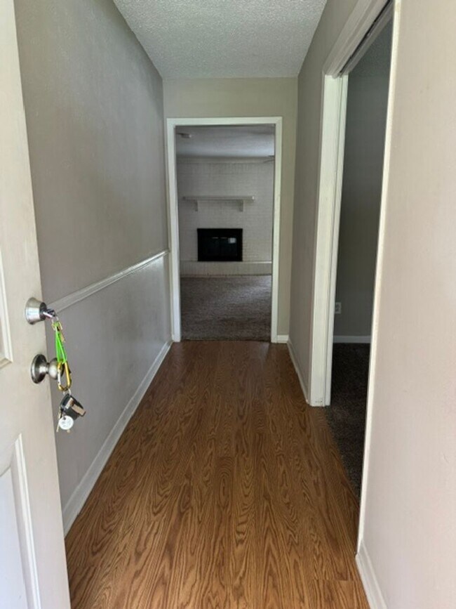 Building Photo - 3/2/2 Fenced Yard LISD Pet Friendly