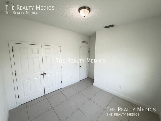 Building Photo - 2481 San Filippo Dr SE