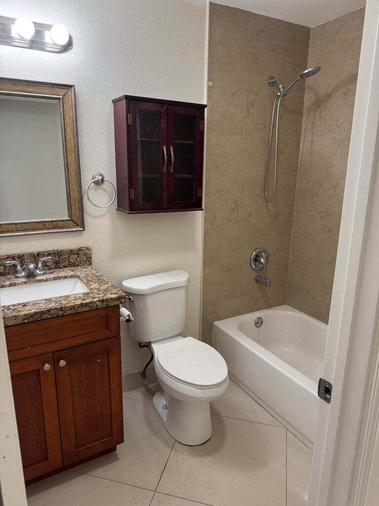 Building Photo - 881 Camellia Dr