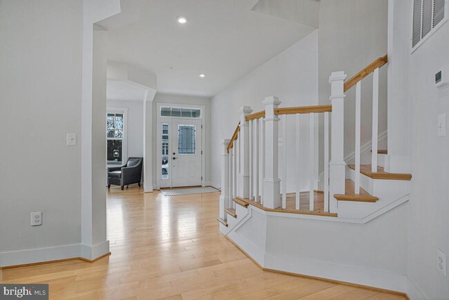 Building Photo - 408 Kosmill Dr