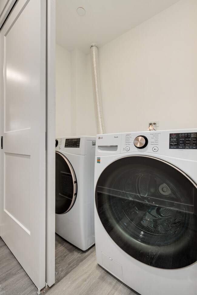 Building Photo - 1631 N Lawndale Ave