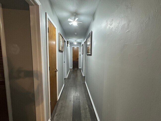 Building Photo - Introducing a charming 3-bedroom, 2.5-bathroom house located in the desirable area of Russellville