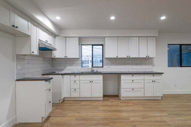 Building Photo - 4647 Pickford St