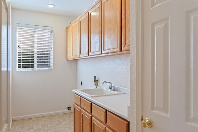Building Photo - The home we have been looking For !