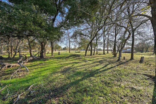 Building Photo - 105 Deep Lake Cir