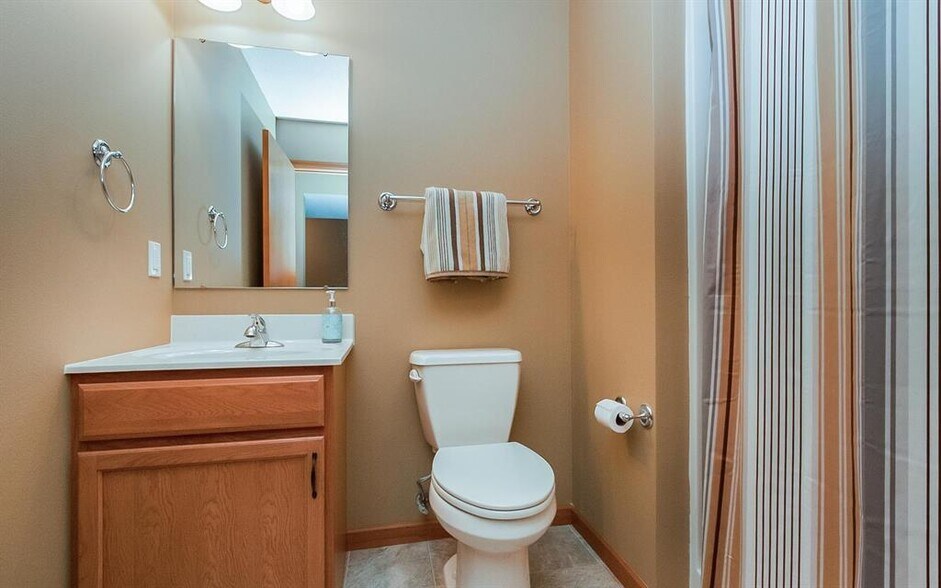 Lower level bath! - 1008 8th St SE