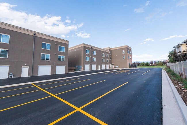 Building Photo - Lovely 3-Bed, 2-Bath Condos in the Distric...