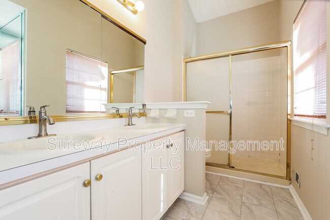 Building Photo - 1 Elkington Dr