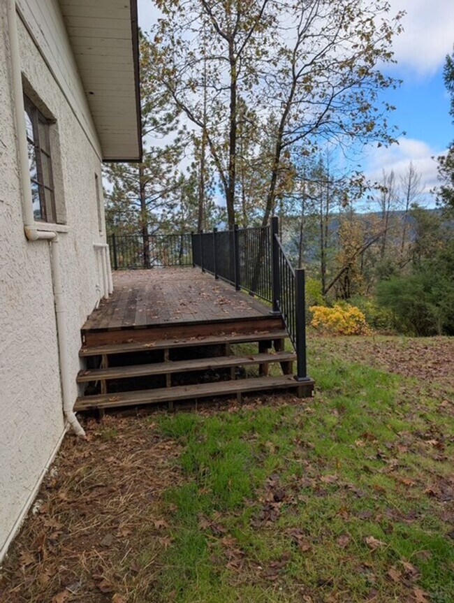 Building Photo - Single story country home with breathtaking views!