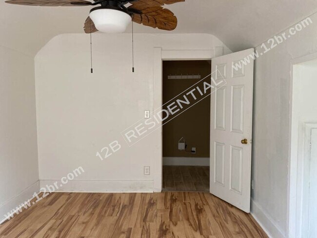Building Photo - 2-Bedroom 3rd Story Unit in Toledo's Histo...