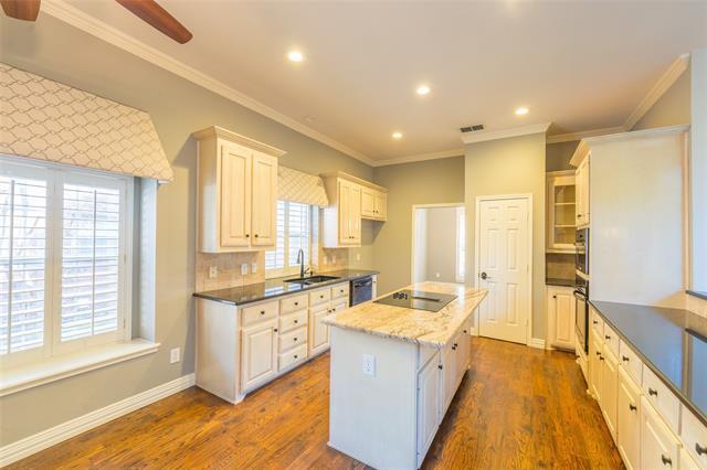 Building Photo - 3913 Overlake Dr