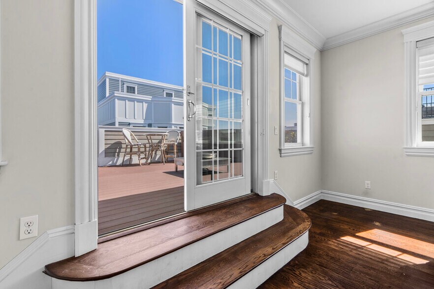 Building Photo - 161 Tudor St