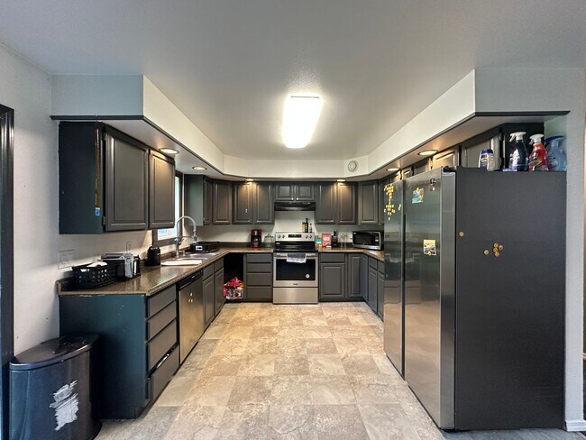 Building Photo - 863 Stol Dr
