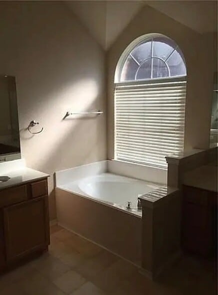 Building Photo - 2525 Persimmon Dr
