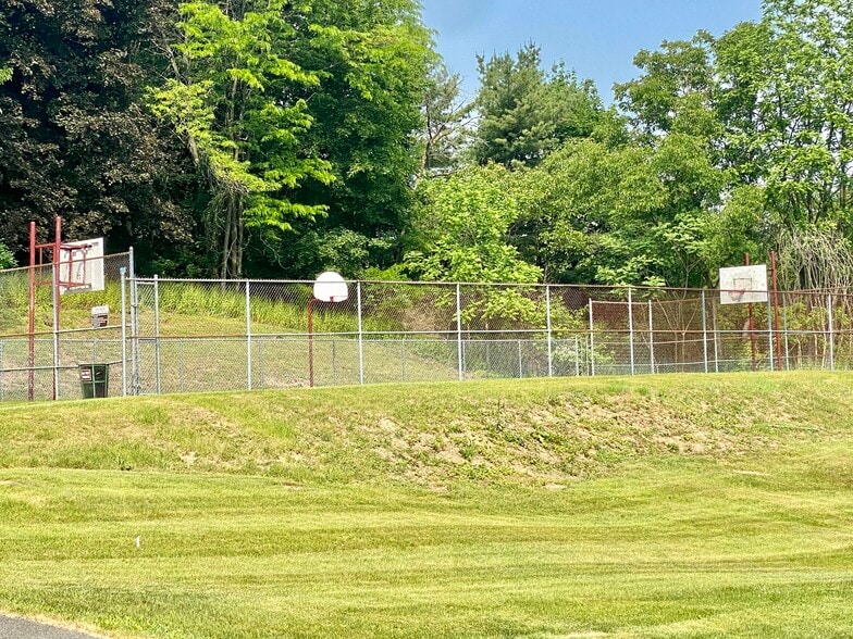 Basketball courts - 1984 Cricklewood Cv