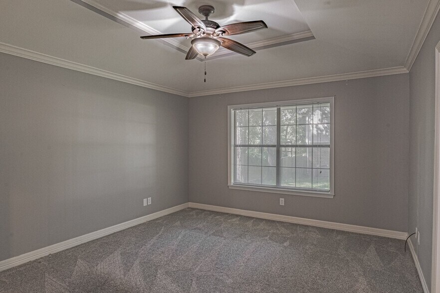 Building Photo - 10926 Mosswood Dr