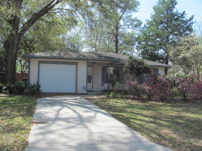 Primary Photo - 3/2 house in convenient NW location!