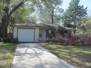 Building Photo - 3/2 house in convenient NW location!