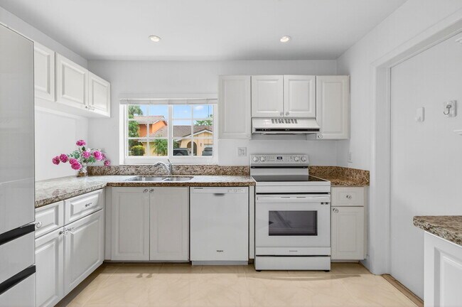 Building Photo - 6105 Via Laguna Ln