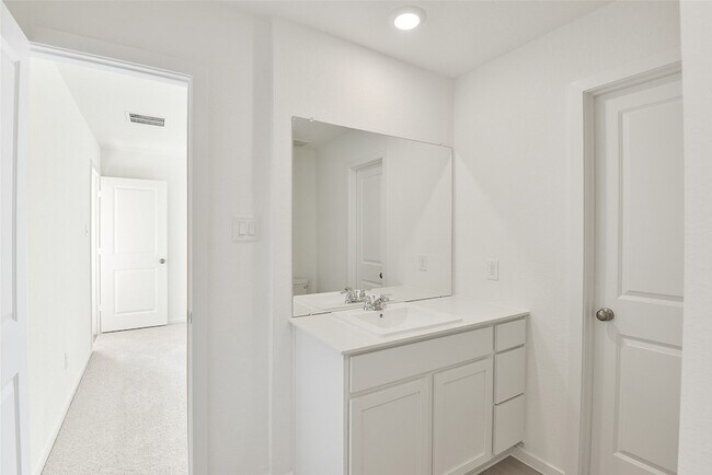 Building Photo - 16818 Great Highlands Dr