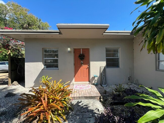 Building Photo - 1130 NE 3rd Ave